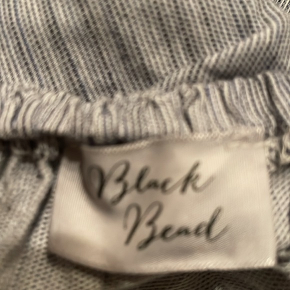 Size small - Picture 3 of 3